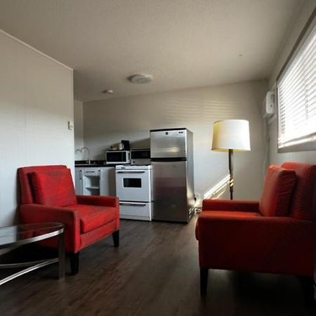 Super 8 By Wyndham Pentictonモーテル エクステリア 写真