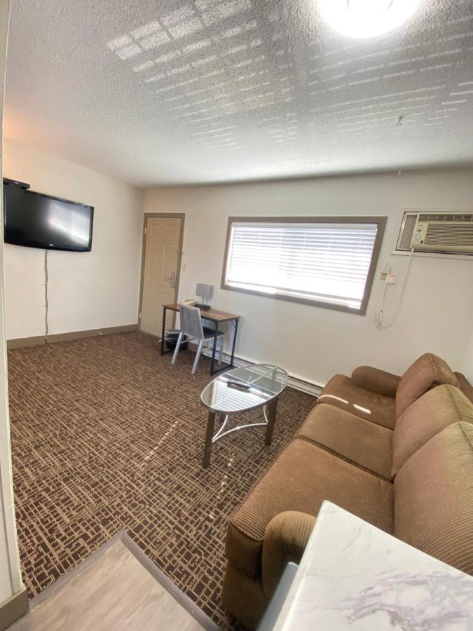 Super 8 By Wyndham Pentictonモーテル エクステリア 写真